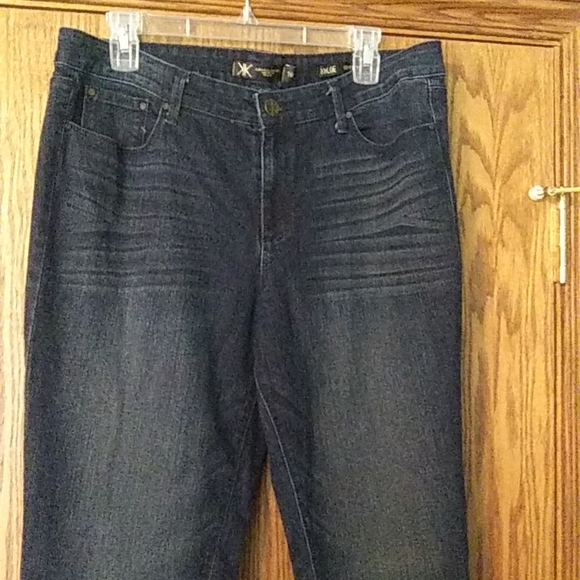 Women's Kardashian Khloe in Curvy Slim Boot Jeans - Picture 2 of 7